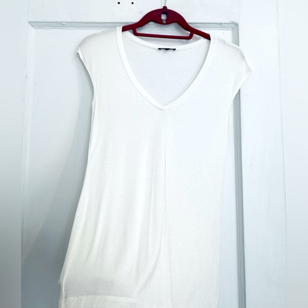 Theory cap sleeve V neck tee